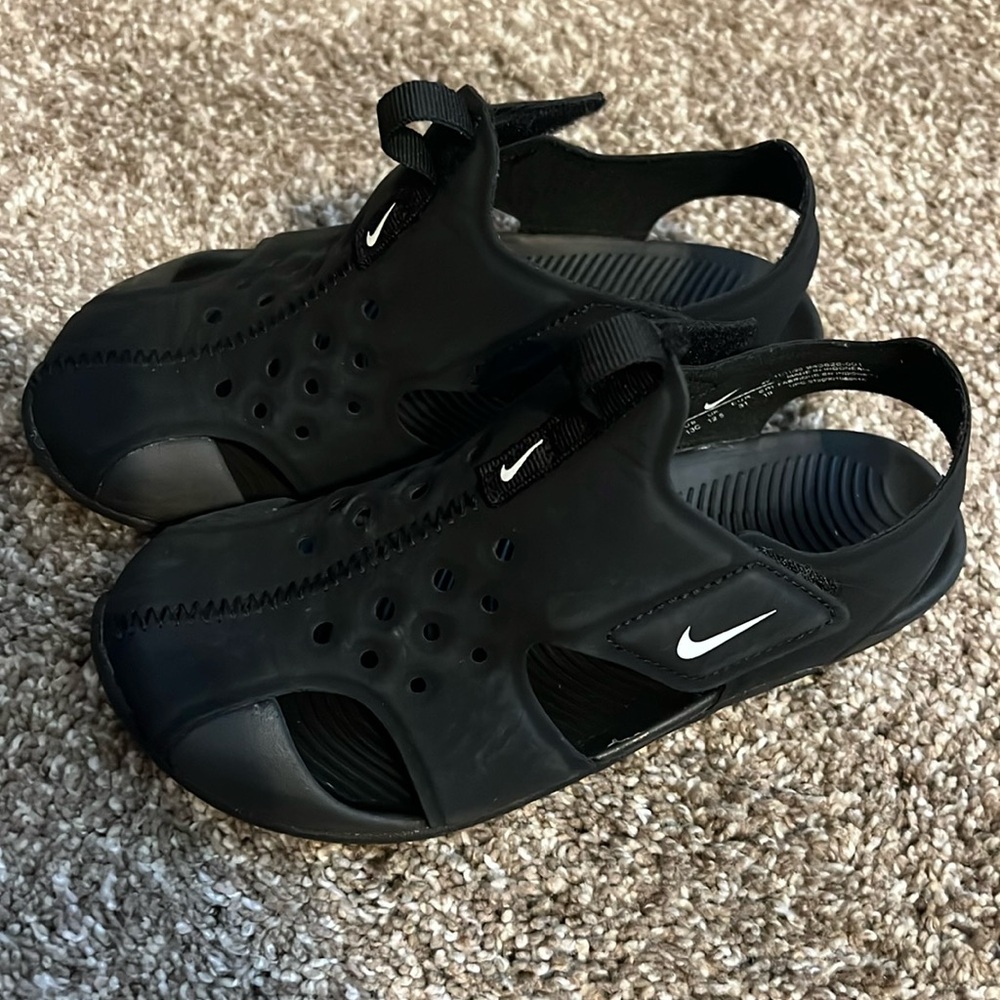 Kids Nike sandals